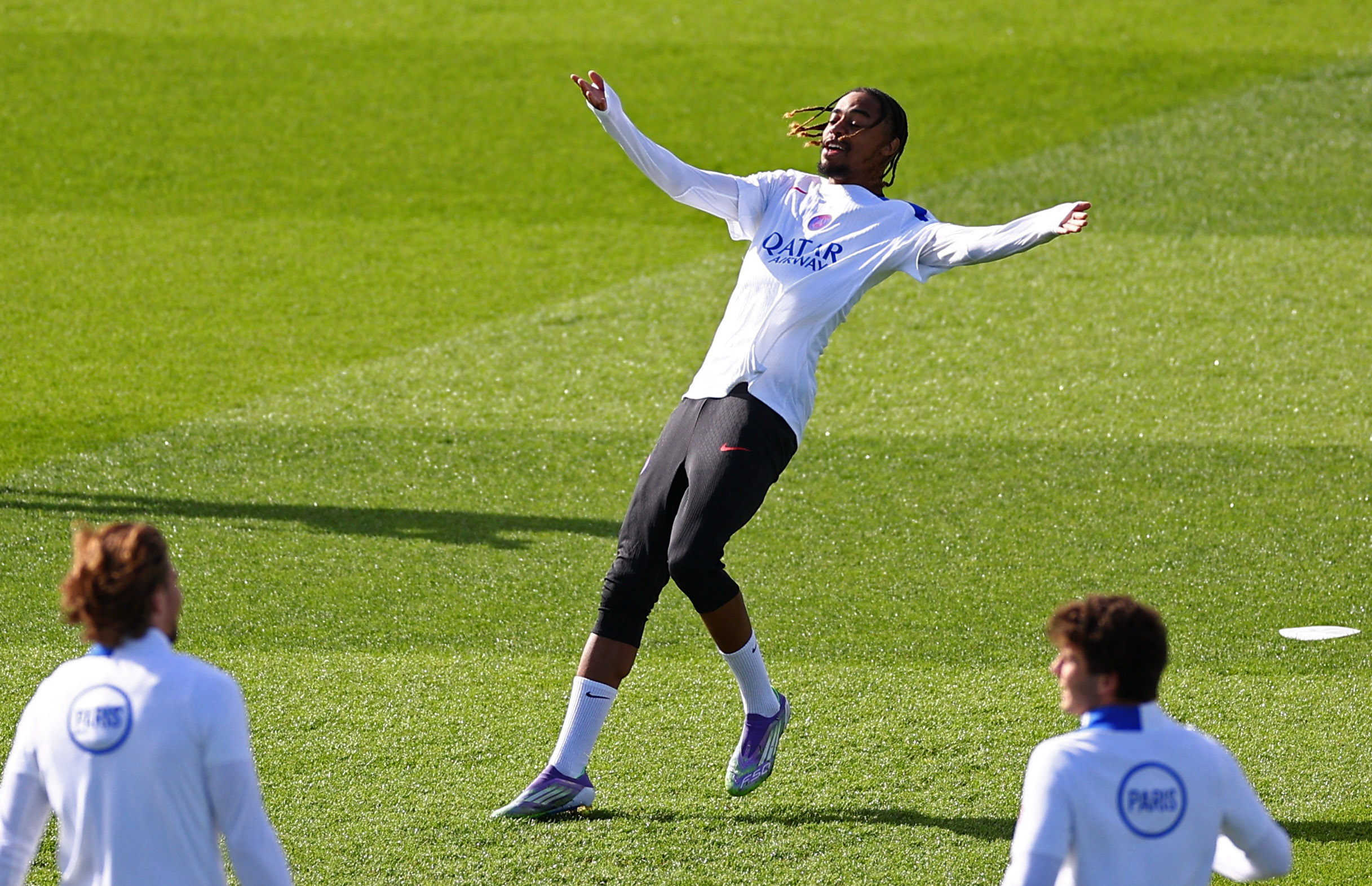 爱游戏网页版-巴黎圣日耳曼发布备战花絮，集结日扳平良机，意大利杯任务艰巨，训练强度明显提升的简单介绍